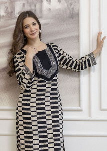 Dressar Women Floral Print Straight Kurta