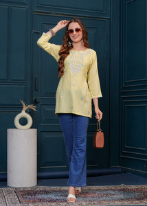 RJ SHYAM FASHION Women Embroidered Straight Kurta