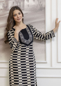 Dressar Women Floral Print Straight Kurta