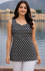 Vastra Women Printed Straight Kurta