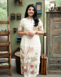 Sun Fashion And Lifestyle Women Floral Print Straight Kurta