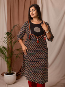 Amthi Women Floral Print, Self Design Straight Kurta