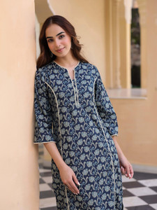 KKOUTFITS Women Printed Straight Kurta