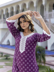 BKApparels Women Printed Straight Kurta