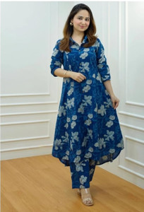 PRAVIK Women Self Design Straight Kurta