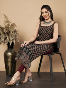 VBUYZ Women Floral Print Straight Kurta