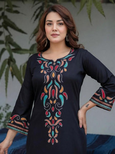 Chafi Collection Women Embroidered Straight Kurta