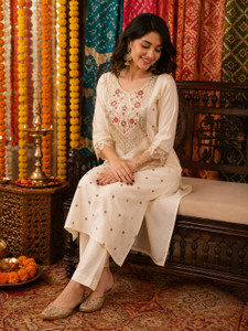 Samridh Sarees Women Embroidered Straight Kurta