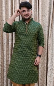 सिडनी हाइट्स पुरुषों के लिए सेल्फ डिज़ाइन स्ट्रेट कुर्ता