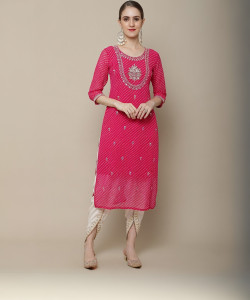Vastramyaa Women Embroidered Straight Kurta