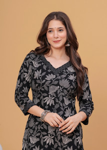 DAEVISH K Women Floral Print Straight Kurta