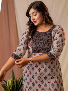 Amthi Women Floral Print, Self Design Straight Kurta