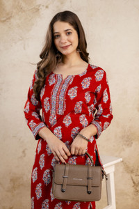 VICENTA Women Printed, Floral Print Straight Kurta