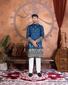 House Of Sanskruti Men Embroidered Straight Kurta