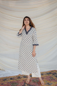 Rahgir Women Floral Print Straight Kurta