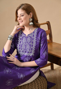 Wawlooks Women Printed, Embroidered Straight Kurta