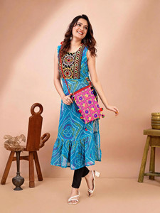 Youthnic Women Bandhani Straight Kurta