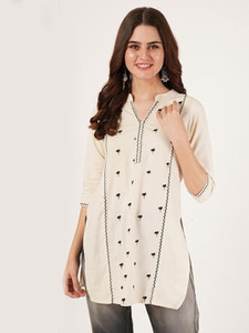 Anmi Embroidered Women Straight Kurta
