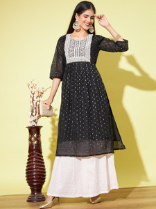 VredeVogel Women Embroidered Straight Kurta