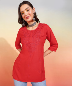 mokshi Women Embroidered Straight Kurta