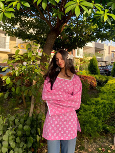 VIHARATHREADS Women Floral Print, Printed Straight Kurta