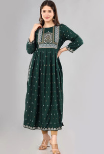MANOHAR FASHION Women Embroidered Flared Kurta