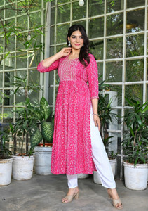 श्रीबालाजी महिलाओं के लिए एम्ब्रॉइडरेड स्ट्रेट कुर्ता