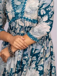Veer Enterprises Women Printed Flared Kurta