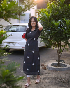 PoruIMPEX Women Floral Print Straight Kurta