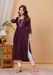 TANTANATAN Women Embroidered Straight Kurta