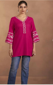 Daneen Women Embroidered Straight Kurta