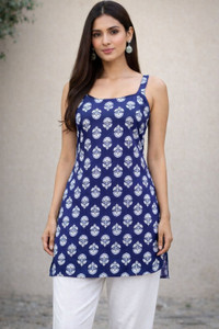 KINORA Women Floral Print Straight Kurta