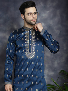 Jompers Men Embroidered Straight Kurta