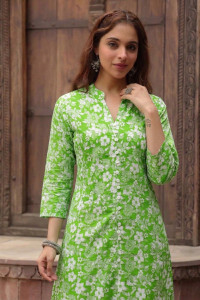 AEESHA COLLECTION Women Printed, Floral Print Frontslit Kurta