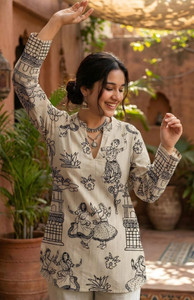 Shions Women Tribal Straight Kurta