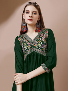 फर्शटाउन महिलाओं के लिए एम्ब्रॉइडरेड अनारकली कुर्ता