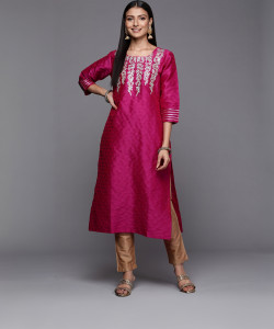 Varanga Women Embroidered Straight Kurta