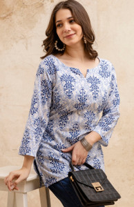 Surhi Women Printed Straight Kurta