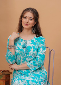 Chhapainama fashion Women Floral Print Straight Kurta