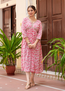 लक्ष्य फैशन महिलाओं के लिए एम्ब्रॉइडरेड अनारकली कुर्ता