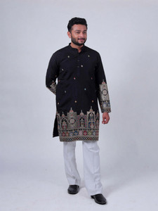 Varbandhan Men Embroidered Straight Kurta
