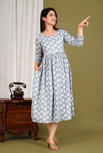 TANTANATAN Women Self Design Flared Kurta
