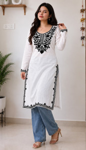 ETHNIQU Women Embroidered Straight Kurta