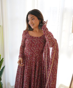 Priniti Women Printed, Floral Print Anarkali Kurta