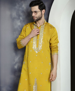 Jompers Men Embroidered Straight Kurta