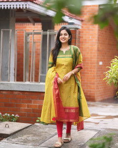 VASTRAHAAR Women Solid Straight Kurta