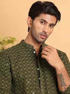 Jompers Men Embroidered Straight Kurta