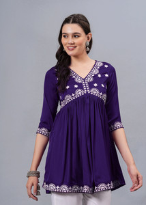 NEW4U Women Embroidered Flared Kurta