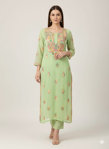 नीलम छिकन महिलाओं के लिए एम्ब्रॉइडरेड स्ट्रेट कुर्ता