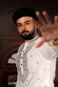 Koshin Men Embroidered Straight Kurta